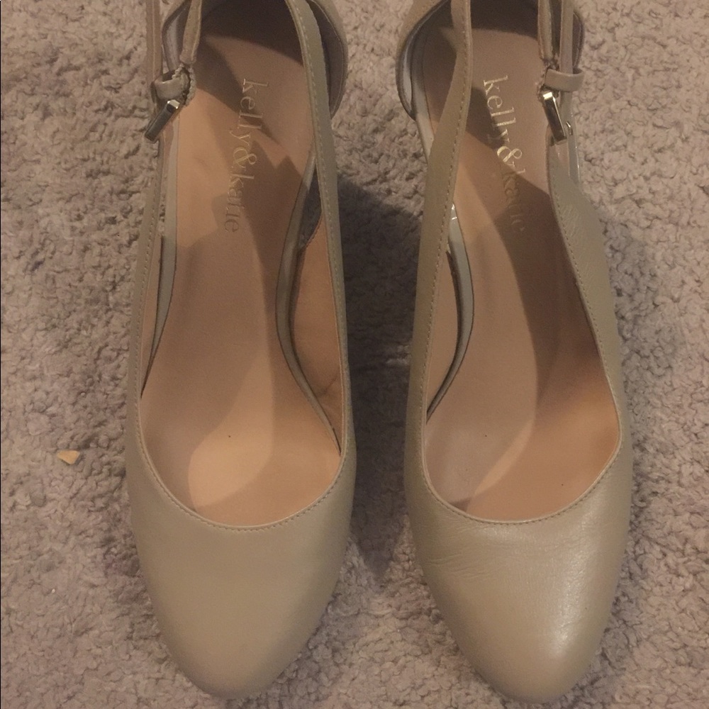 Kelly & Katie wedge heels size 7